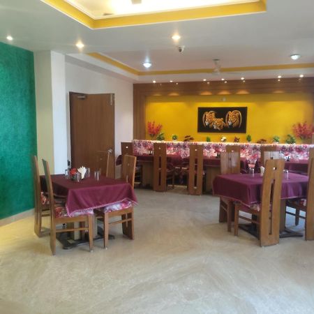 Hotel Fort View Tikamgarh Bagian luar foto