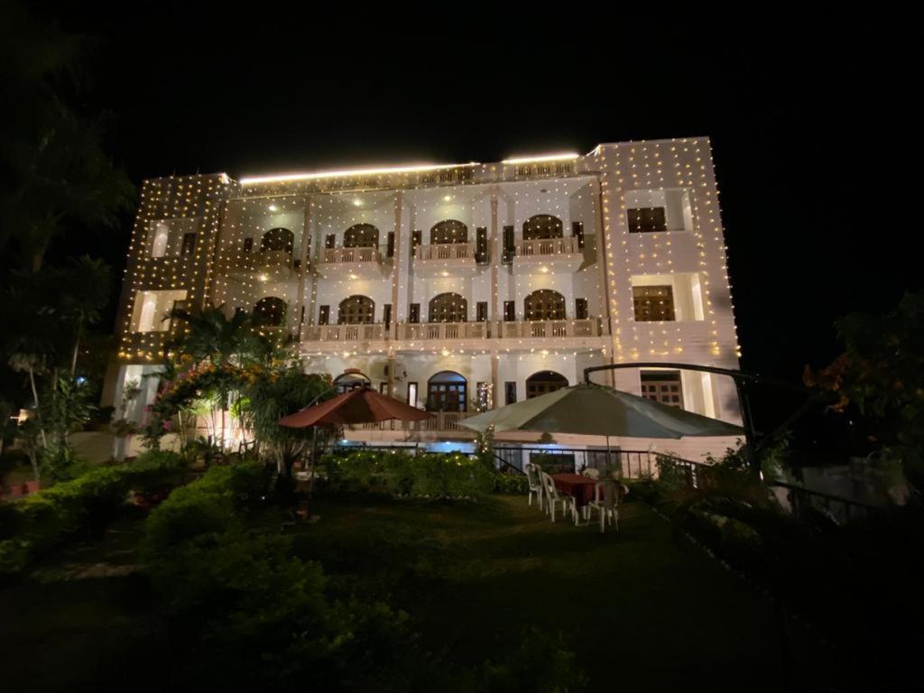 Hotel Fort View Tikamgarh Bagian luar foto